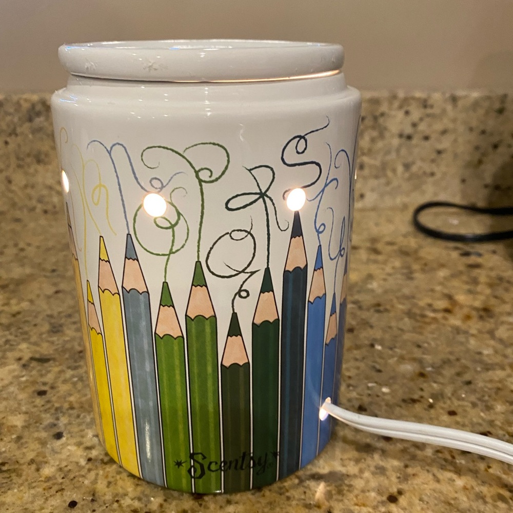 Scentsy Colorgraphy Warmer in excellent condition for Teacher Artist